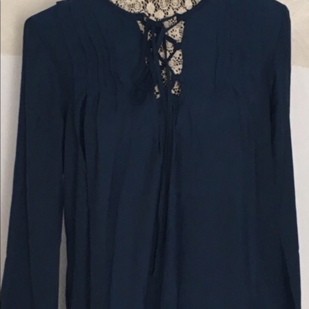 NWT Navy blue MAX STUDIO blouse